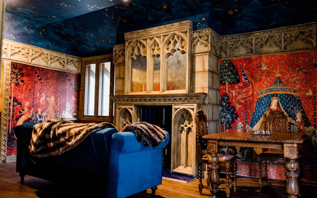 Fairytale living room interior inside a Dreamery Hideaway bothy