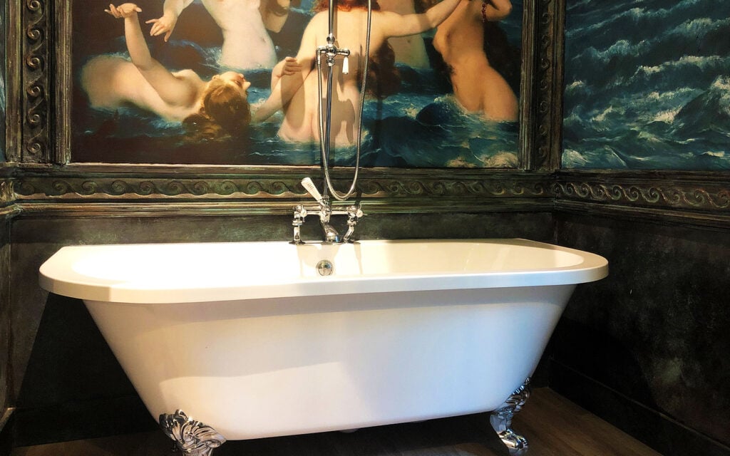 Freestanding bath inside a Dreamery Hideaway bothy bathroom
